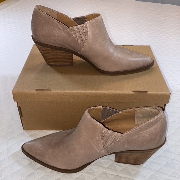 Lucky Brand Leather Ankle Cowboy Bootie. 8.5M/39. Taupe Color. Like New. - Picture 4 of 8